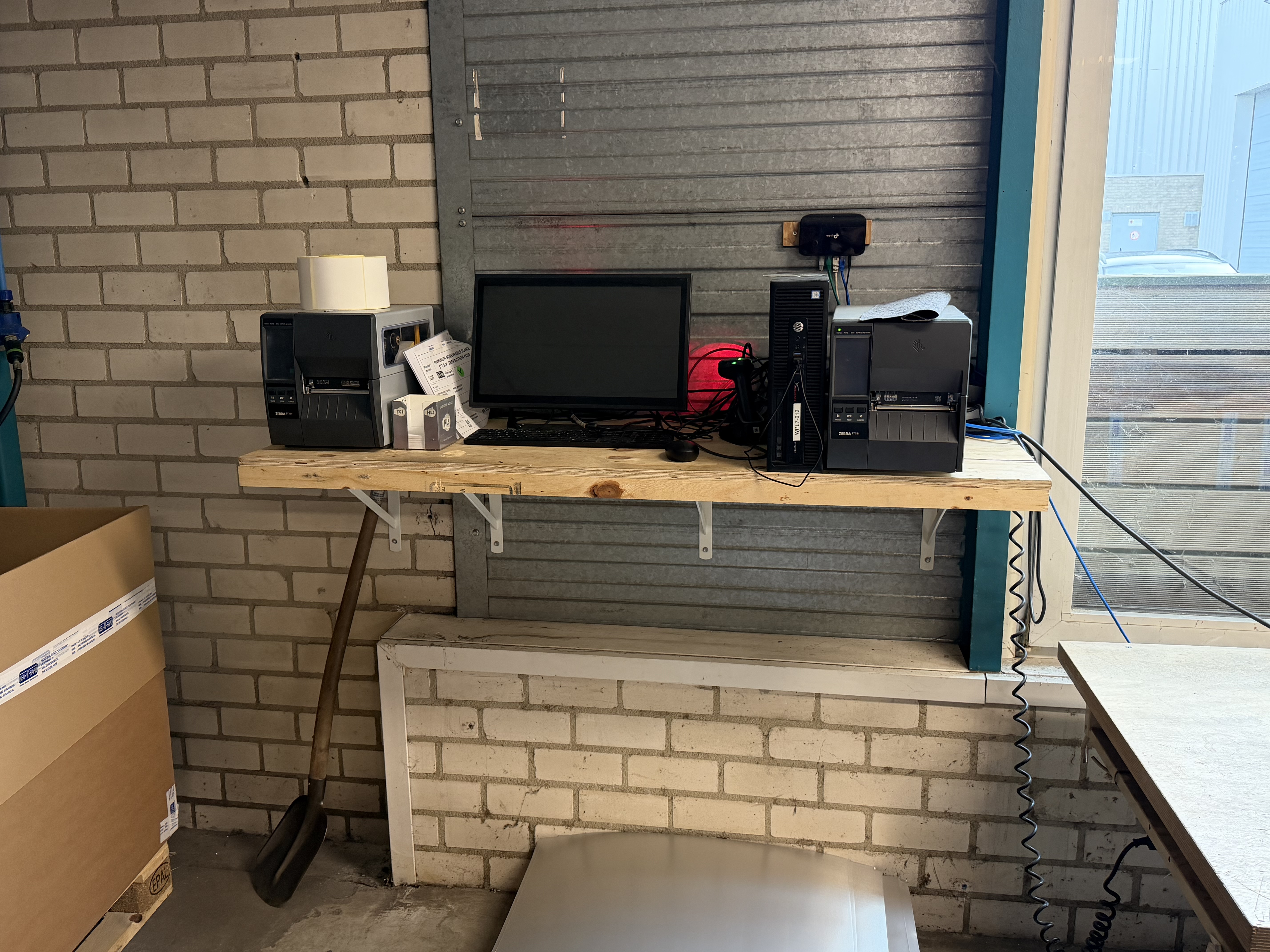 RapidScan werkstation met labelprinters bij Insu-W-Rapid