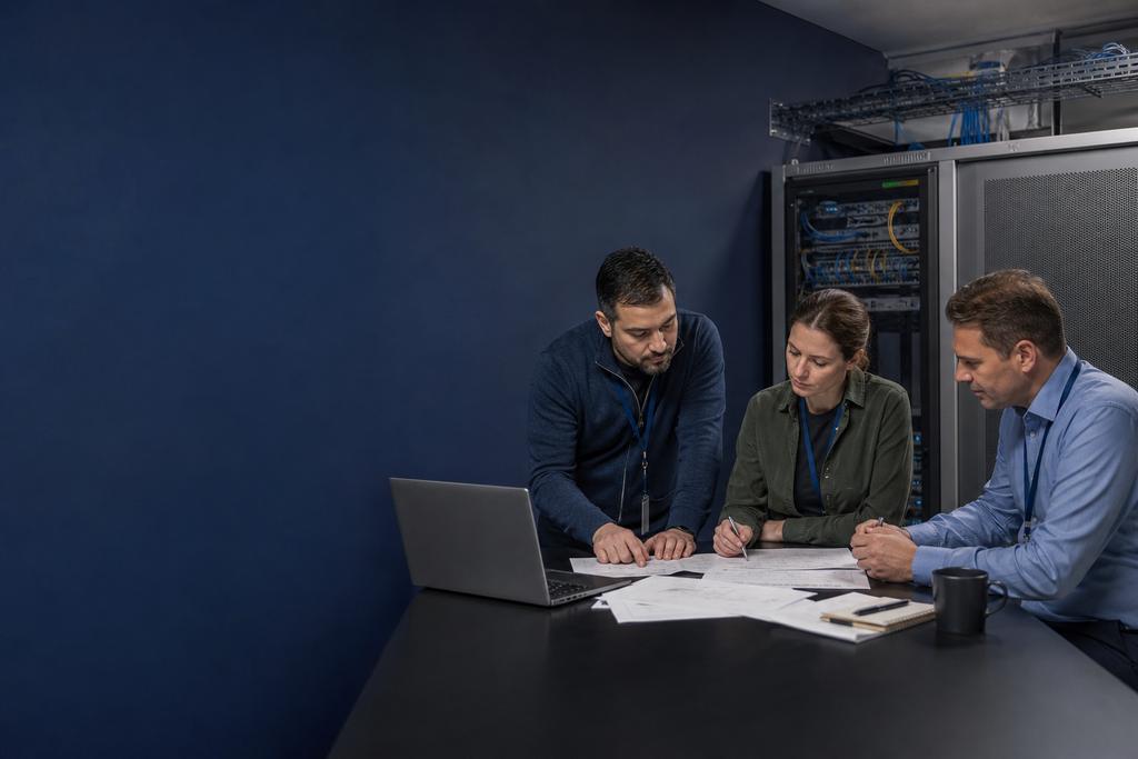 Illustratieve cloud-, security- en service-eigenaren die configuratie, netwerk, identity, sleutels, back-up, heropbouw en workloadherstel controleren